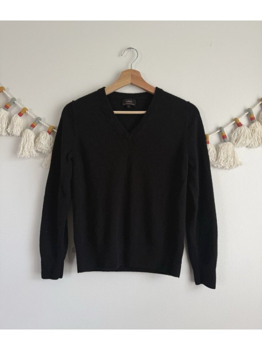 Quince 100% Mongolian Cashmere V-neck  Black Pullover Sweater Modest Timeless L